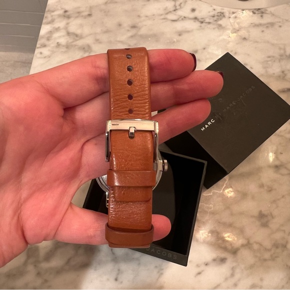 Marc Jacobs Leather Watch - Picture 4 of 8